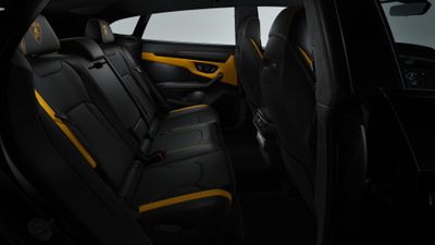 Urus SE Black in Antwerp - previous