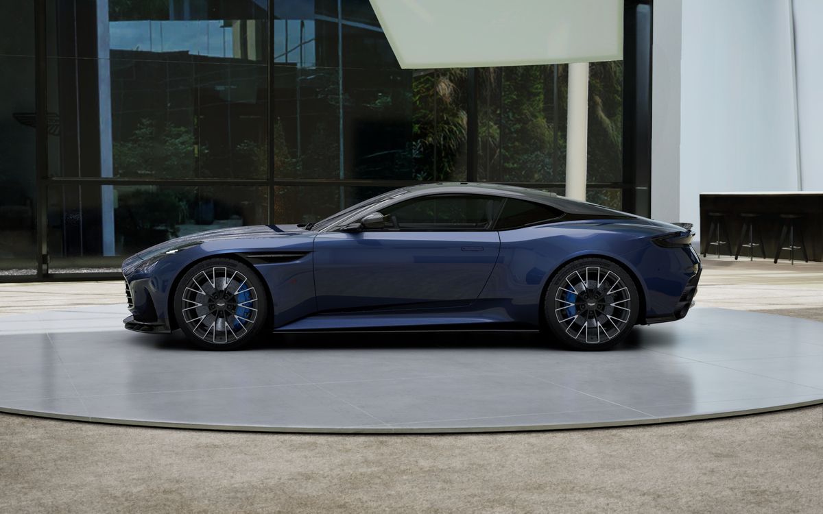 Aston Martin DB12 S