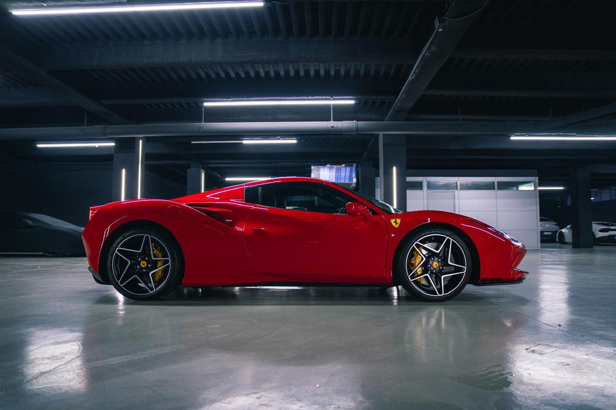 Ferrari F8 Spider Red Black Strips – Foto 5
