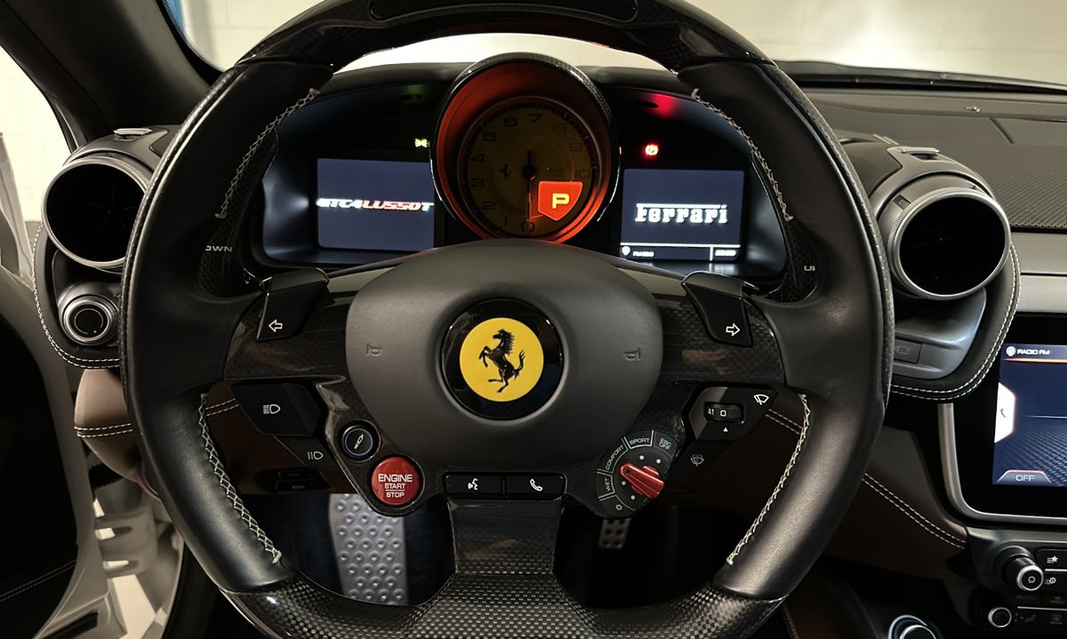 Ferrari GTC4Lusso T RWD – Foto 6