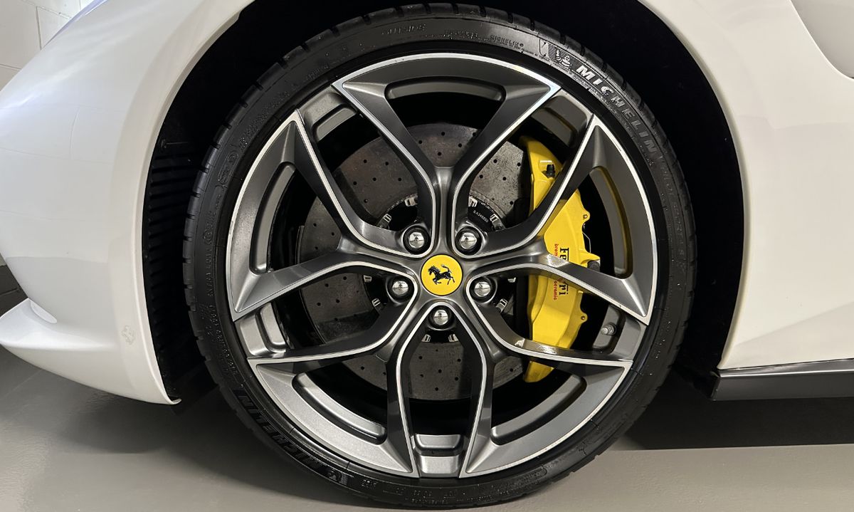 Ferrari GTC4Lusso T RWD – Foto 8