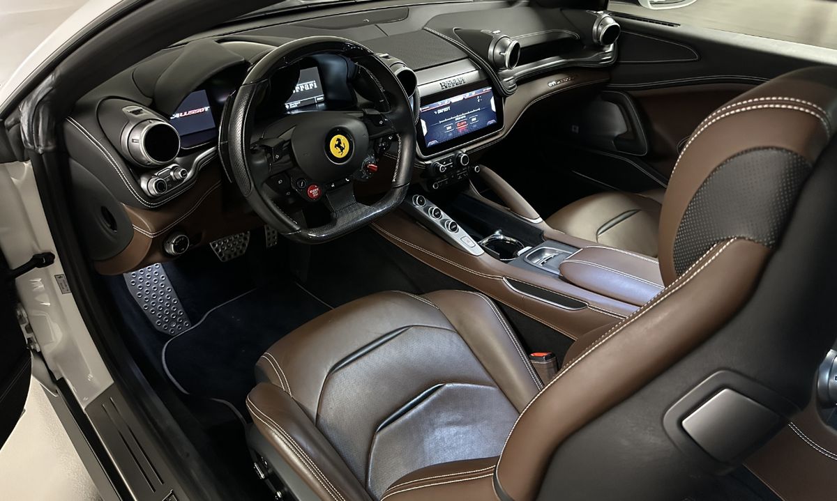 Ferrari GTC4Lusso T RWD – Foto 11