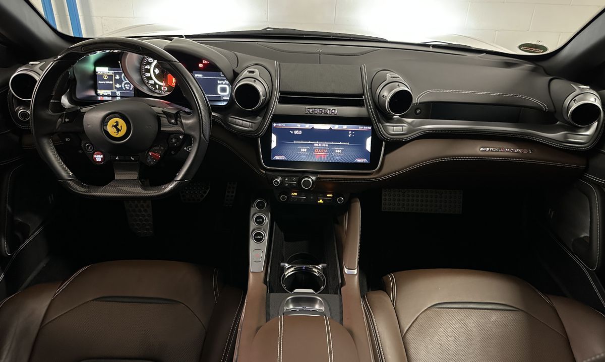 Ferrari GTC4Lusso T RWD – Foto 12