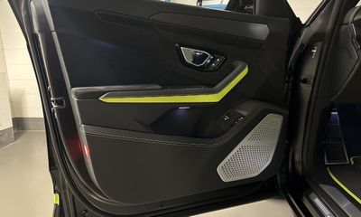 Urus Pearl Capsule in Genève - previous