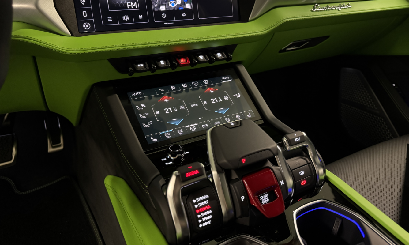 Luxury car rental in Europe - Lamborghini Urus SE - previous