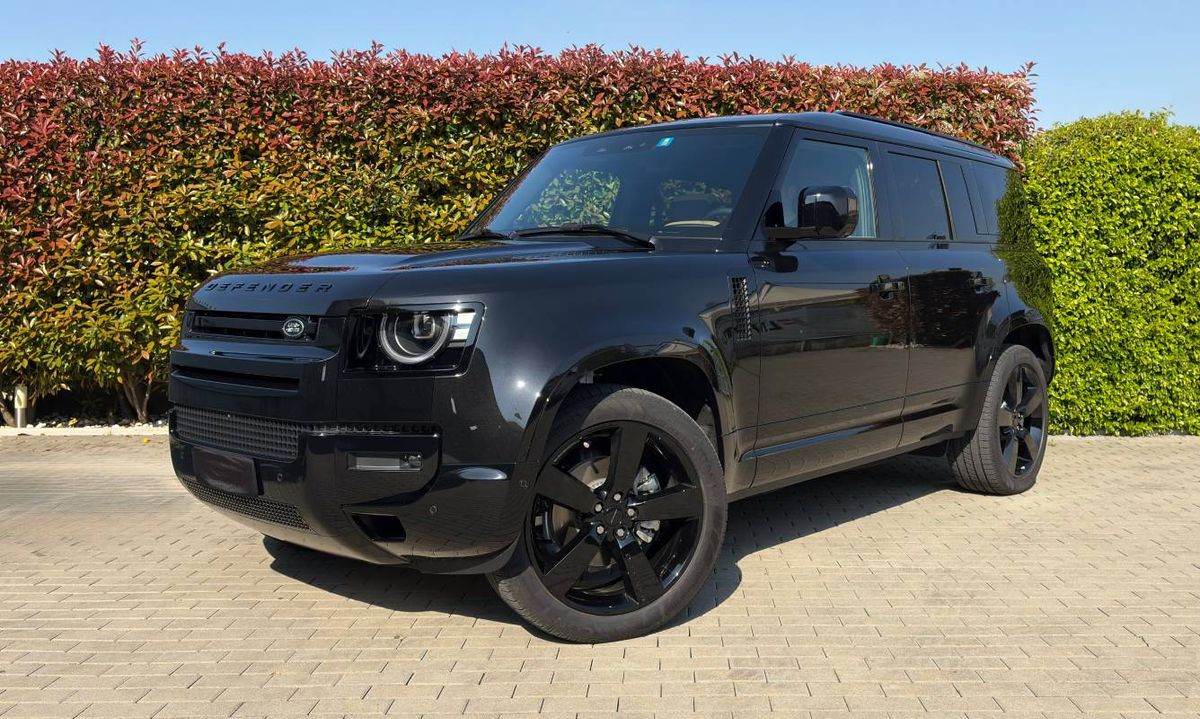 Land Rover Defender 110 HSE (7 Seats)