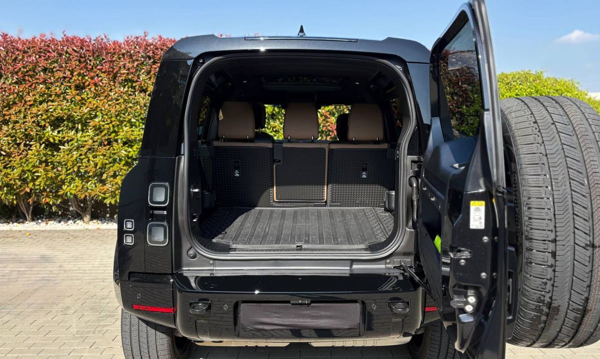 Land Rover Defender 110 HSE (7 Seats) – Foto 5
