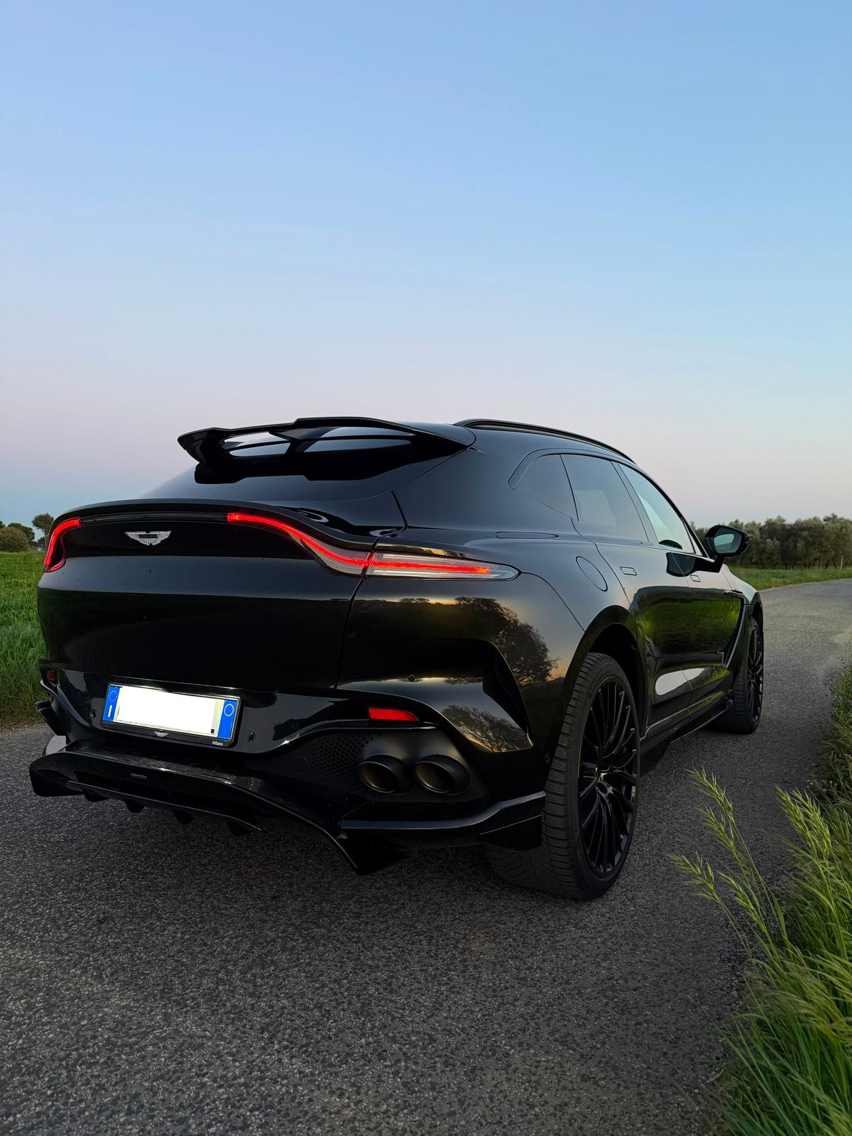 Aston Martin DBX 707 Black – Foto 2
