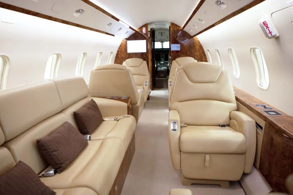 Bombardier Bombardier Challenger 300 – صورة 2