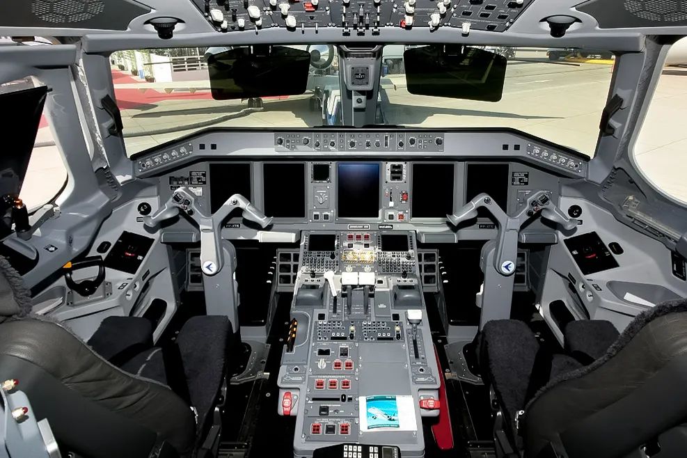 Embraer Embraer Lineage 1000 – صورة 4