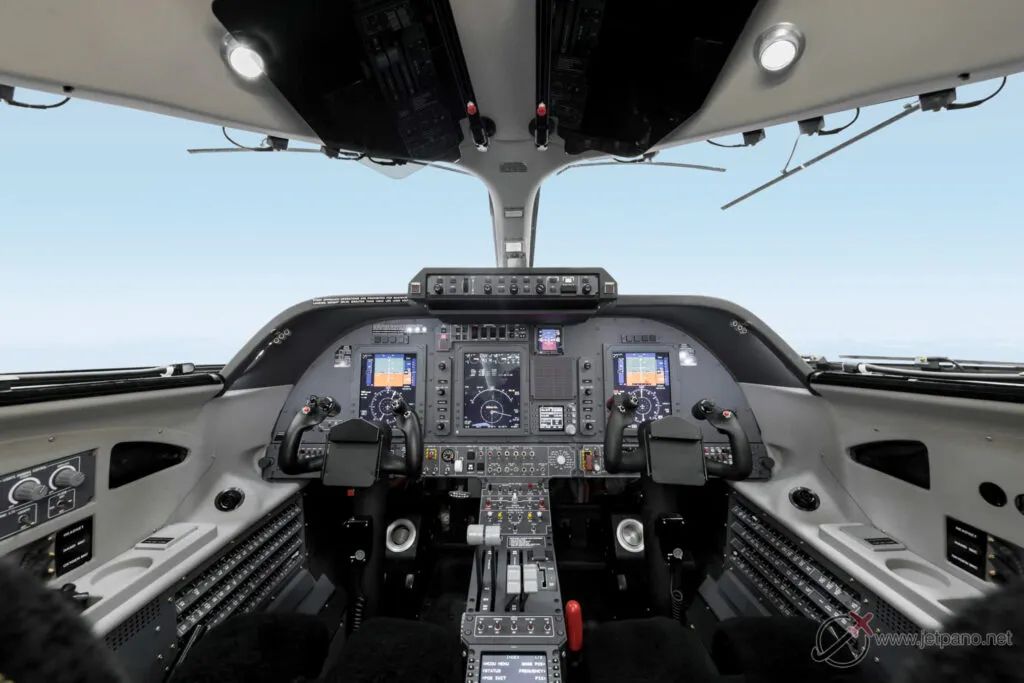 Piaggio PIAGGIO AVANTI – صورة 4