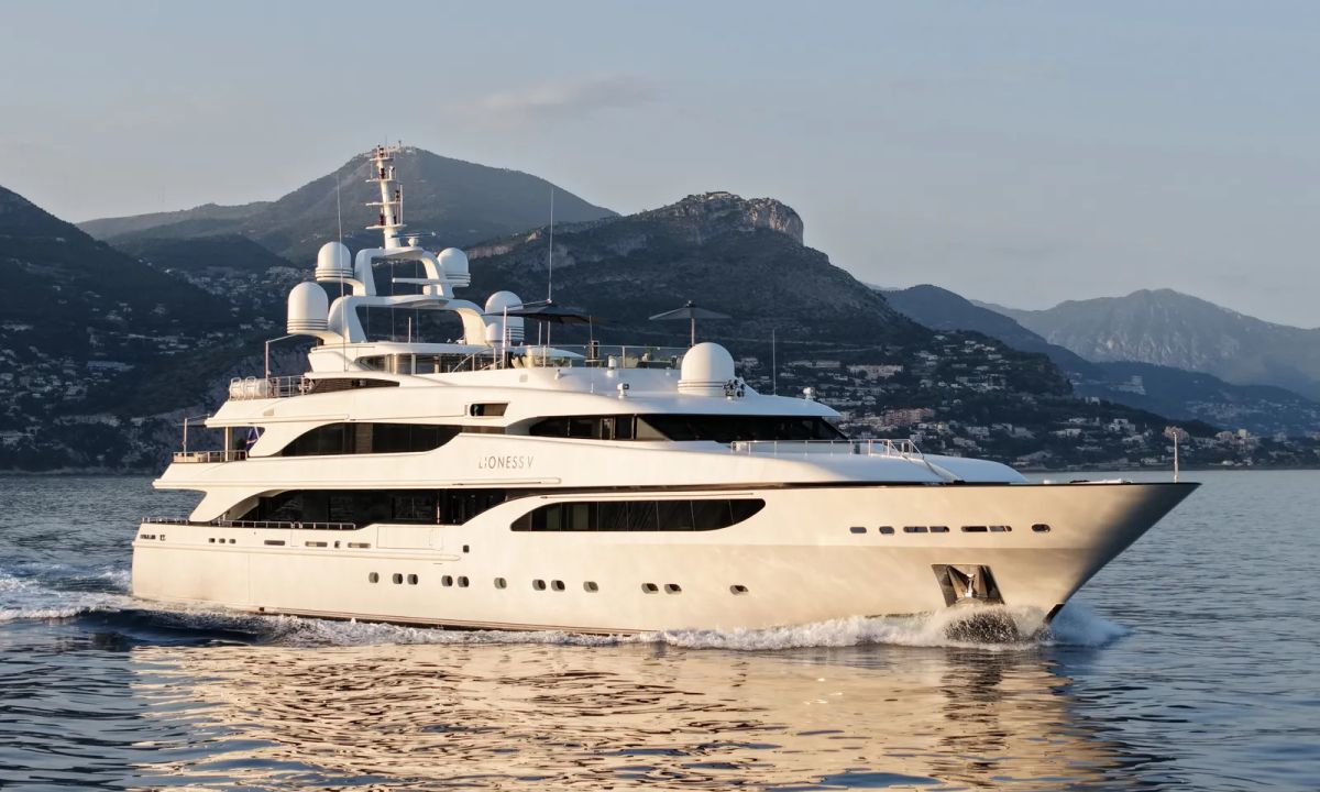Benetti LIONESS V