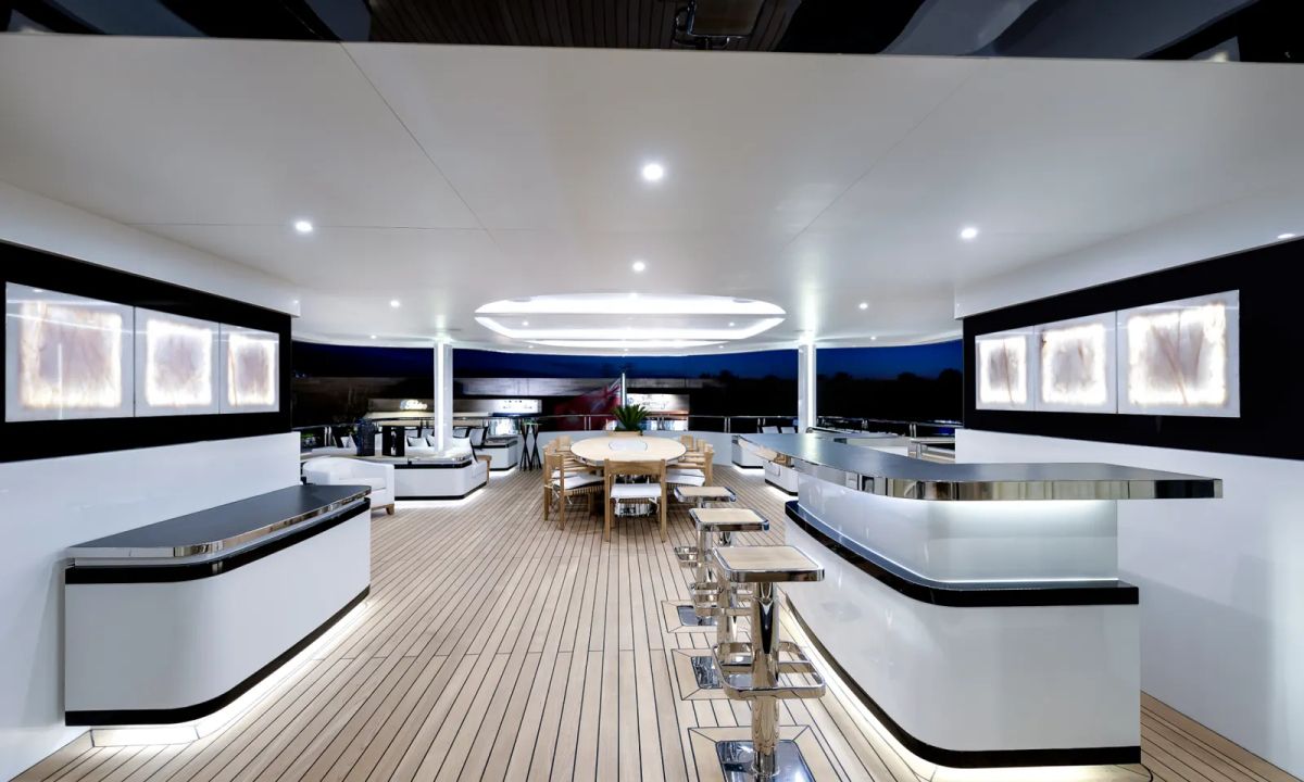 CMB Yachts LIQUID SKY – صورة 11